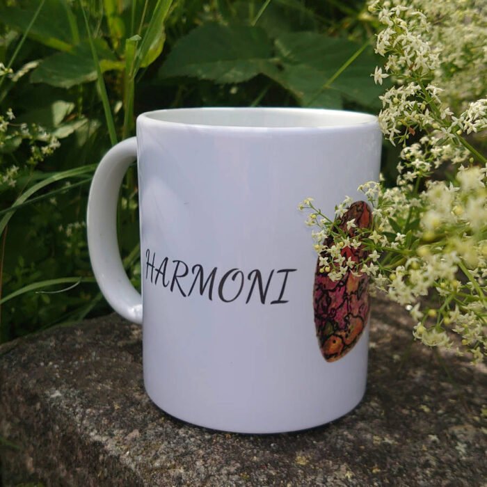 Vit keramisk mugg med motiv och text 325 ml - Harmoni i min hand - Bild 2